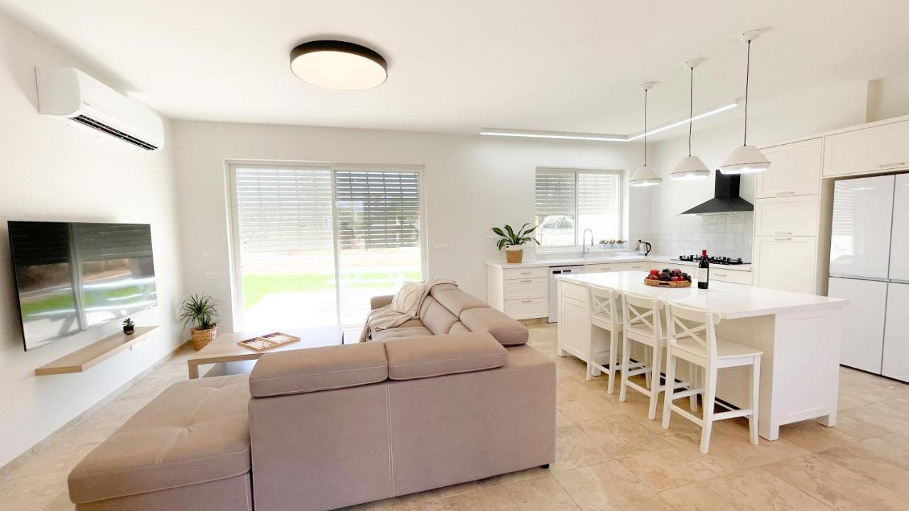 הבית הלבן בכפר בלום Villa Exteriör bild